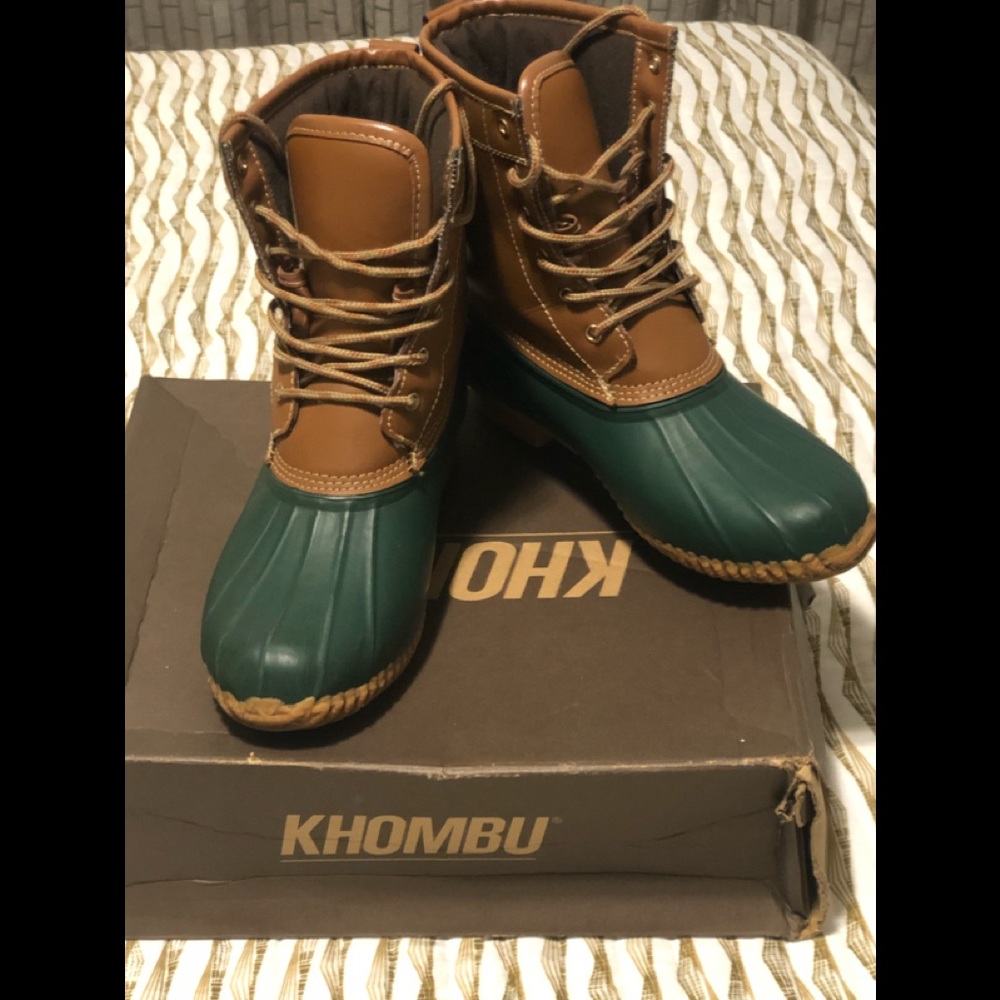 Khombu Women Duck boots color tan/green style Letty size 9M